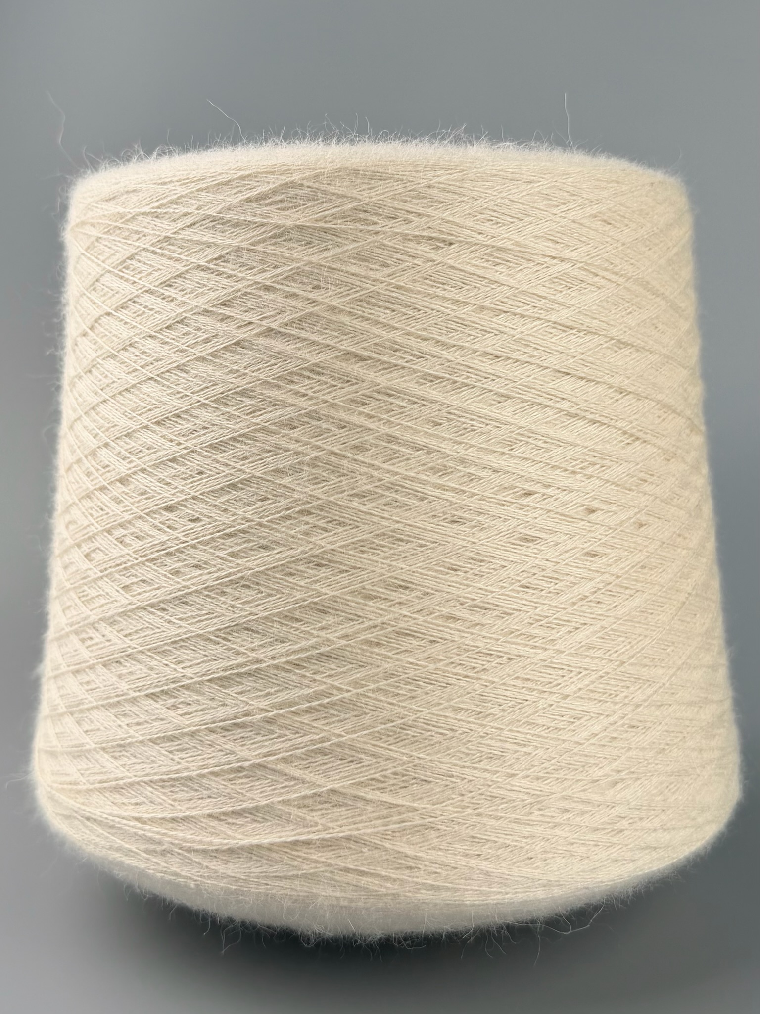 Biagioli Modesto Baby Yak Opossum Mulberry Silk 1400m/100g – Luxusgarn col. Elfenbein foto 2